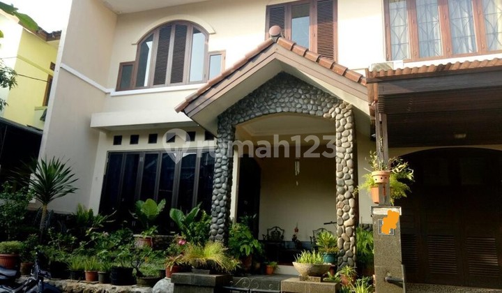 Rumah Rempoa Siap Huni Bagus Dekat Ke Mrt Lebak Bulus 