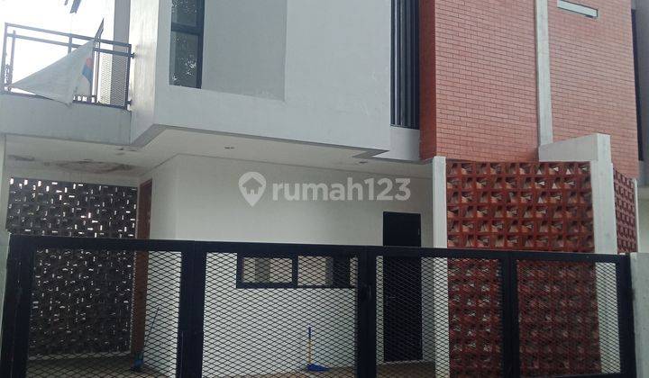 Rumah 2 Lantai Bagus Dekat Area Perkantoran 1