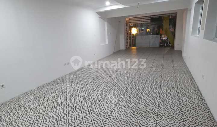 For Rent: Shop House in Paskal Hypersquare Pasirkaliki, Front Location Near Mall.