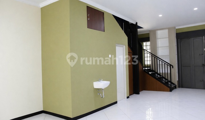 For Sale Ready-to-Occupy Shophouse on Terusan Jakarta, Antapani, Suitable for Various Businesses 2