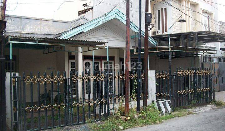 Rumah di Wisma Permai Tengah Surabaya Timur, Bagus + Terawat, Hadap Utara 1