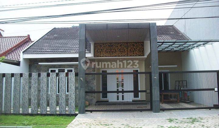 Rumah di Jemursari Surabaya, Lokasi Strategis, Minimalis, Dekat Hotel, Row Jalan 6 meter, ada taman depan & belakang rumah, Siap Huni 2