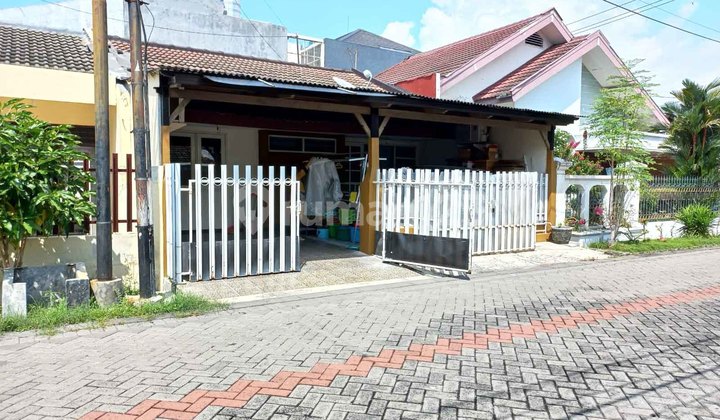 Rumah di Manyar Jaya Surabaya Timur, Bagus + Terawat, Row Jalan Lebar 2