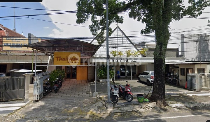 House Suitable for Any Business on Jawi Street, Malang City, Strategically Located Right in Front of Olympic Garden Mall (MOG) House Suitable for Any Business on Jawi Street, Malang City, Strategically Located Right in Front of Olympic Garden Mall (MOG)