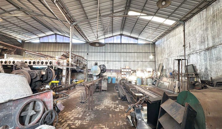 Warehouse on Jl. Letjend Suprapto Sidoarjo, Flood-Free, Certificate, One Gate System.