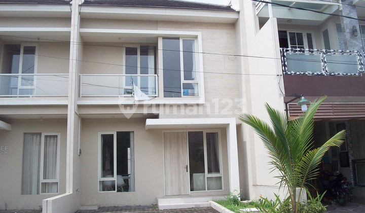 Rumah di Juanda Land Sidoarjo, Minimalis, 2 Lantai, Furnished, Siap Huni... Strategis Dekat Bandara