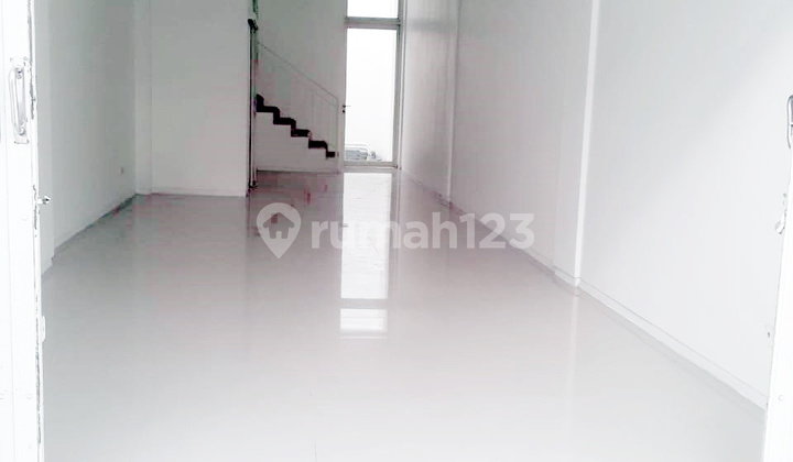 Shop House in West Dukuh Kupang Main Road, West Surabaya, Strategic location from Mayjen Sungkono Street through to Banyu Urip Street, Ready to Use.