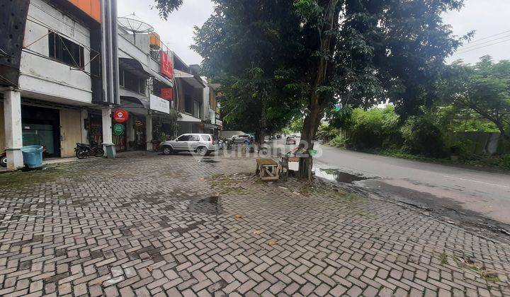 Raya Bukit Darmo Lokasi sangat Ramai 1