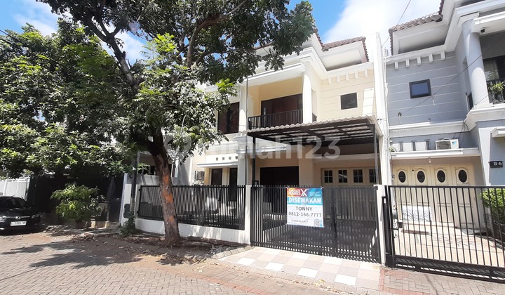 Ready-to-Occupy Graha Sentosa in Front of the Park Ready-to-Occupy Graha Sentosa in Front of the Park