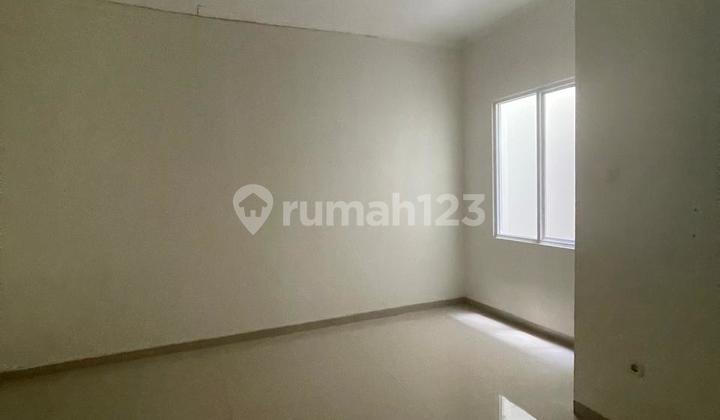 Chandra shop house for rent, size 6.3x18m, wide road in Tanjung Duren. 2