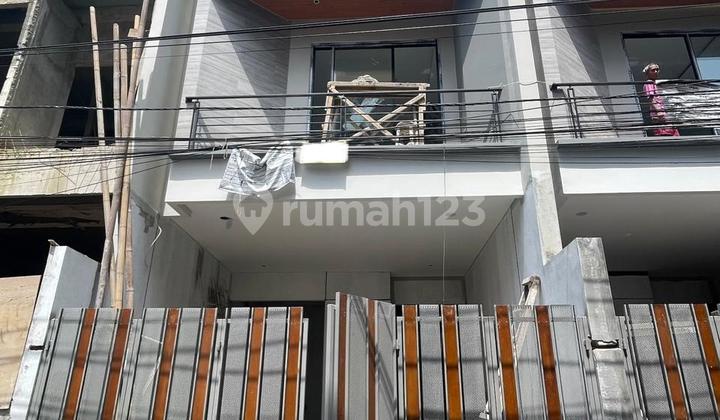 Chandra Rumah Baru Ukuran 5X15m Hadap Timur di Jelambar 2
