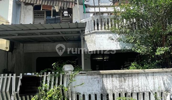 Chandra Rumah Tua Ukuran 7X15m di Komplek Kavling Polri 2