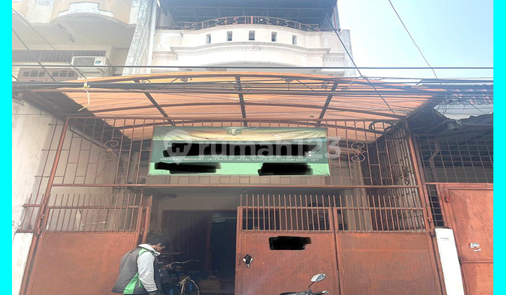 Chandra House Size 4.25X20m on Jalan Raya Jelambar
