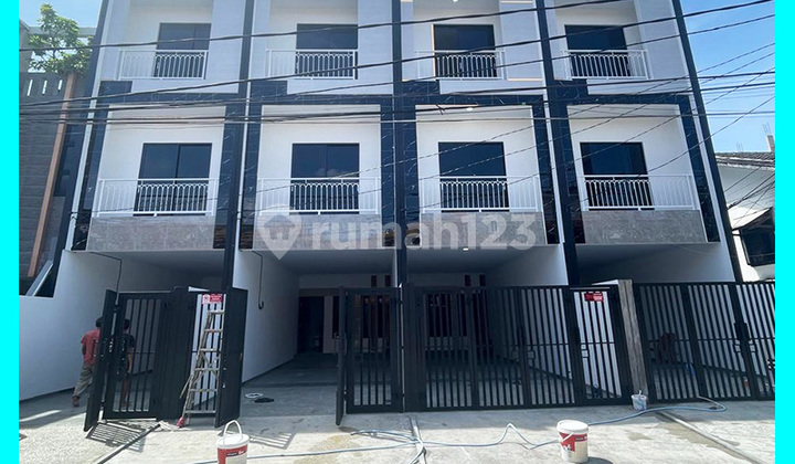 chandra Rumah baru uk 3,5x19.2m jalan 3 mobil di tanjung duren