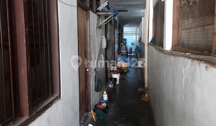 Chandra Kos ukuran 4x32m di Jelambar 2