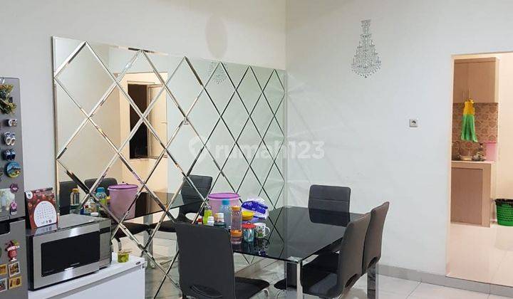 Chandra Rumah Jelambar 2 Lantai Uk 6x20m Jalan Lega di Komplek Kavling Polri 11
