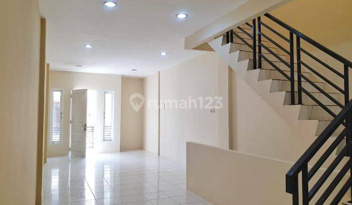 Chandra Rumah Harga Terjangkau di Komplek Kavling Polri Jelambar 2