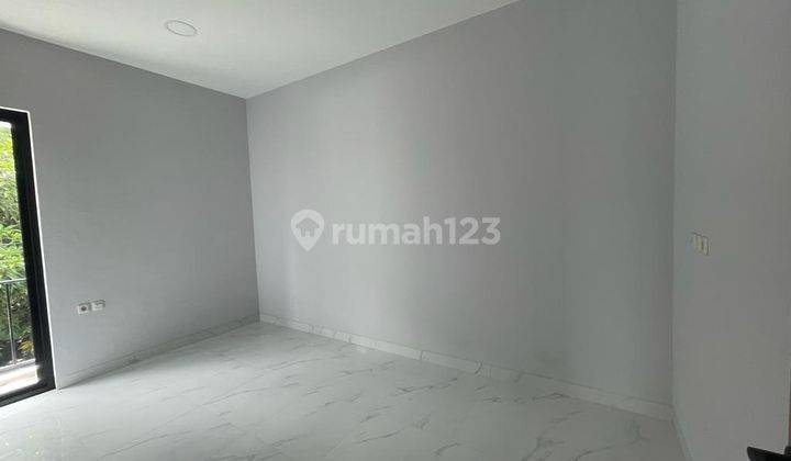 Chandra Rumah Baru Hoek 3 Lantai Hadap Selatan di Komplek Kavling Polri  7