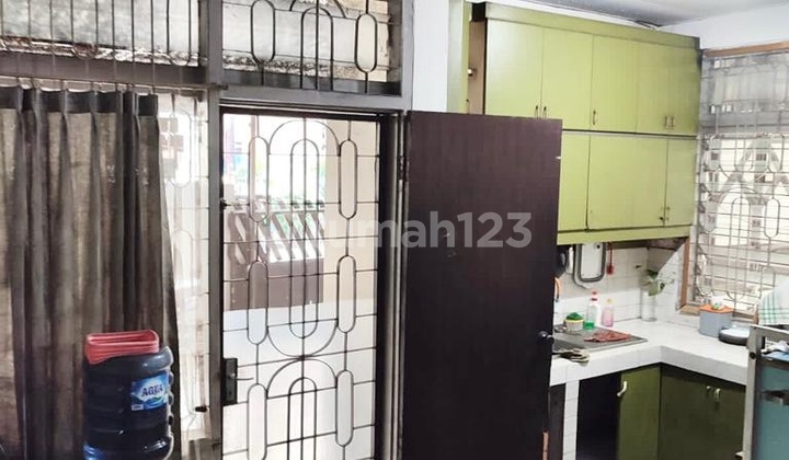 Chandra Rumah Lt 176m2 Lokasi di Jalan Raya Jelambar 9