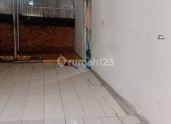 Chandra Rumah Plong 3 Lantai Uk 4.5x12m Strategis Usaha di Jelambar 2
