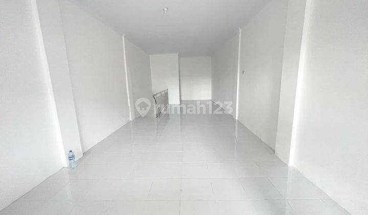 Chandra Dijual Ruko Full Renovasi Uk 4x17m di Jalan Raya Jelambar 1