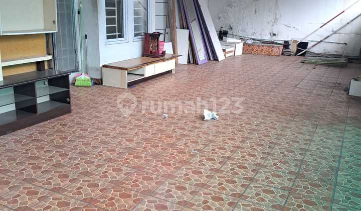 Chandra Rumah ukuran 12x20m di komplek dutamas 2