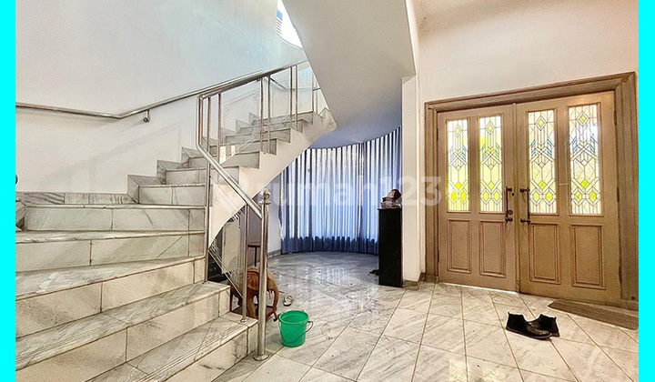 Chandra Rumah full furnish uk 10.9x20m lokasi bagus di komplek kavling polri jelambar