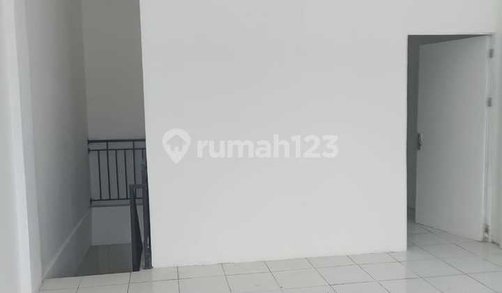 Chandra Rents Out a 4x14m House in Jelambar 2