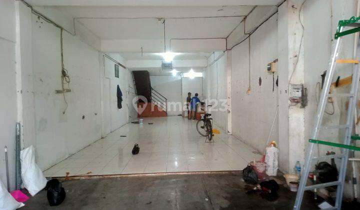 Chandra Disewa Rumah Ukuran 5x20m Hadap Timur di Jelambar 2