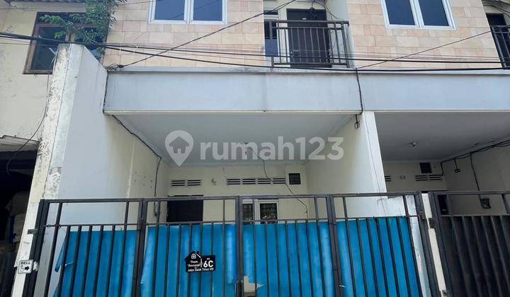 Chandra Disewa rumah ukuran 4x11m di Tanjung Duren 2