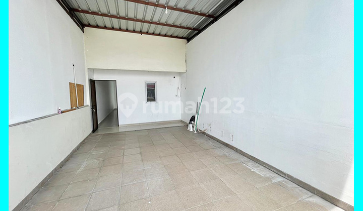 Chandra Leases a 4x19m House in Jelambar