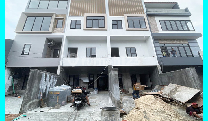 Chandra's new 4x17m house, flood-free in Jelambar.