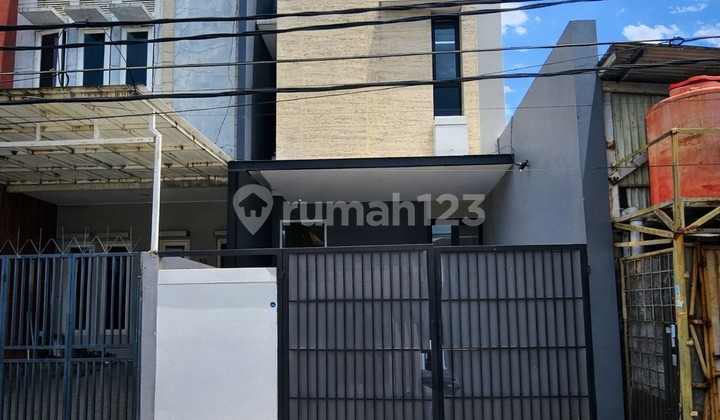 Chandra Rumah Siap Huni 5X20 Lokasi Strategis di Duri Kepa 2