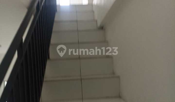 Chandra Disewa rumah ukuran 4.5x15m di komplek jelambar 2