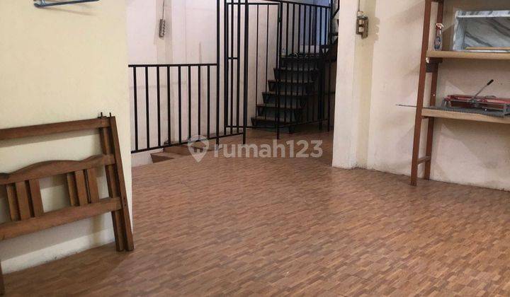 Chandra Disewa Rumah Ukuran 7x12m di Jelambar 2