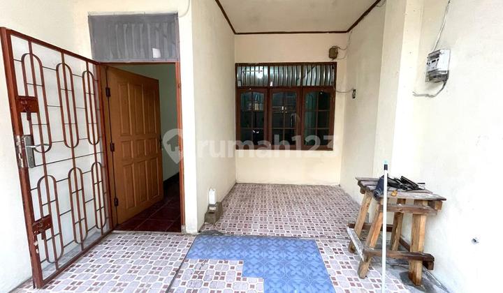 Chandra Disewa Rumah Ukuran 4X15m di Jelambar 2
