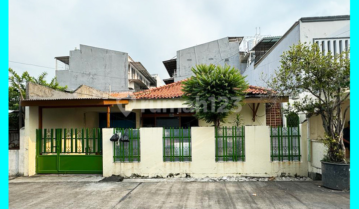 Chandra Rumah Tua Uk 12X17m Lokasi Strategis di Duri Kepa