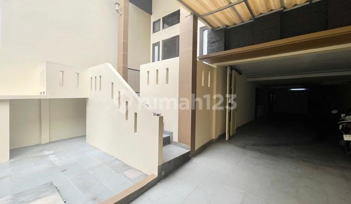 Chandra House, east-facing, size 8x20m, excellent location in the Police Housing Complex. Chandra House, east-facing, size 8x20m, excellent location in the Police Housing Complex.