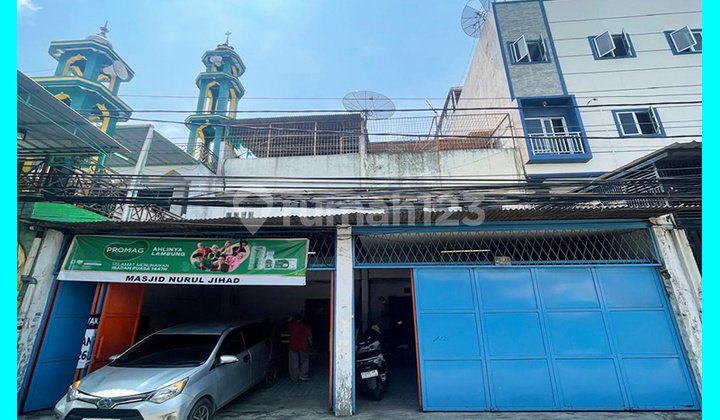 Chandra Rents a 10X23m Shop House in Jelambar