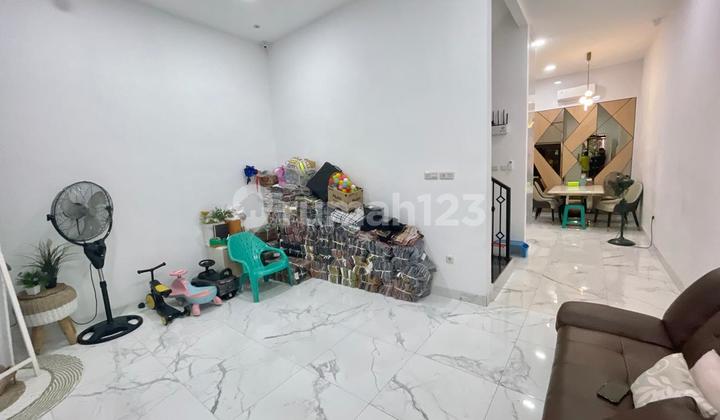Chandra Rumah semifurnish uk 5x15m di komplek kavling polri jelambar 2