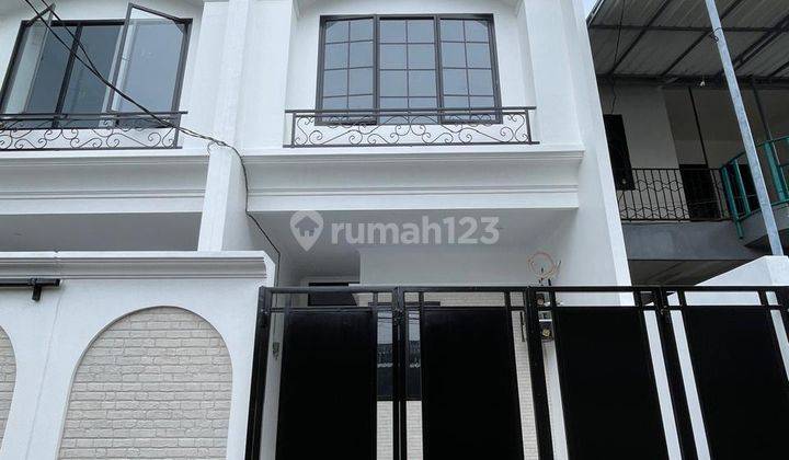 Chandra Rumah Baru Ukuran 4.5x17m di Jelambar 2