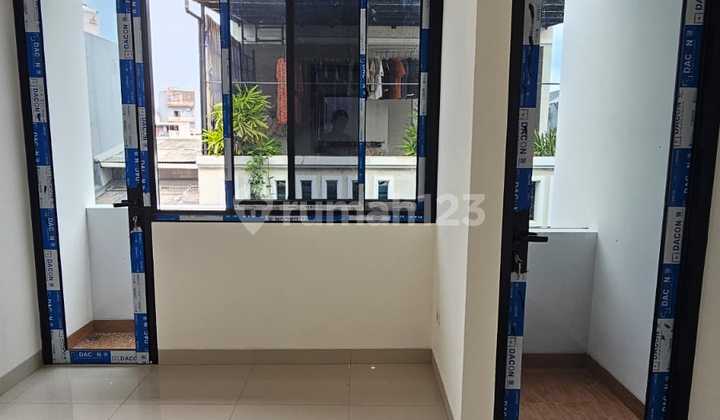 Chandra Rumah Baru 3 Lantai Tanjung Duren 2