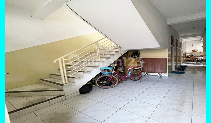 Chandra Kost luas tanah 256m2 di jelambar Chandra Kost luas tanah 256m2 di jelambar