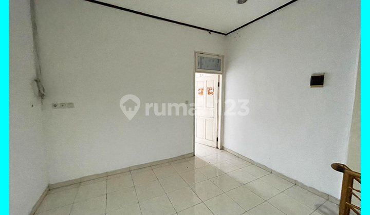 Chandra Rents a 4x15m House in Jelambar Chandra Rents a 4x15m House in Jelambar