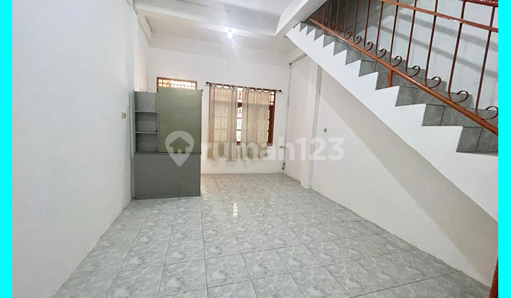 Chandra Disewa Rumah Ukuran 4X15m di Jelambar