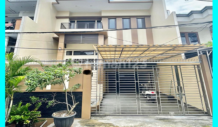 Chandra Rumah hadap timur uk 8x20m lokasi bagus di komplek kavling polri