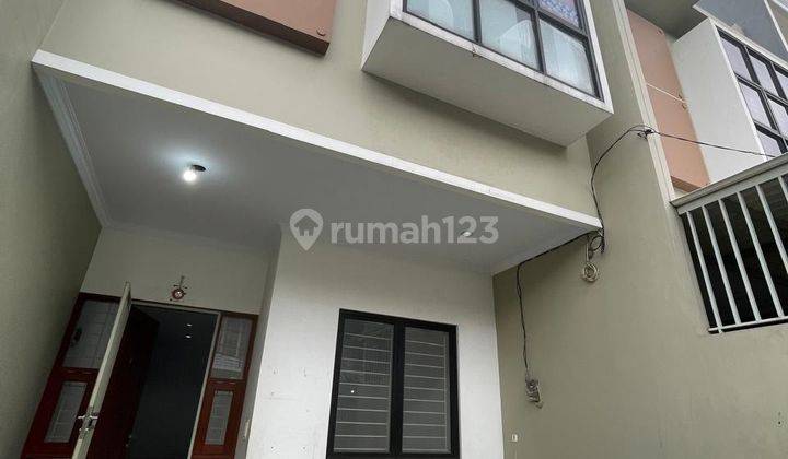 Chandra rumah 3 lantai uk 5x15m lokasi bagus di komplek kavling polri 1