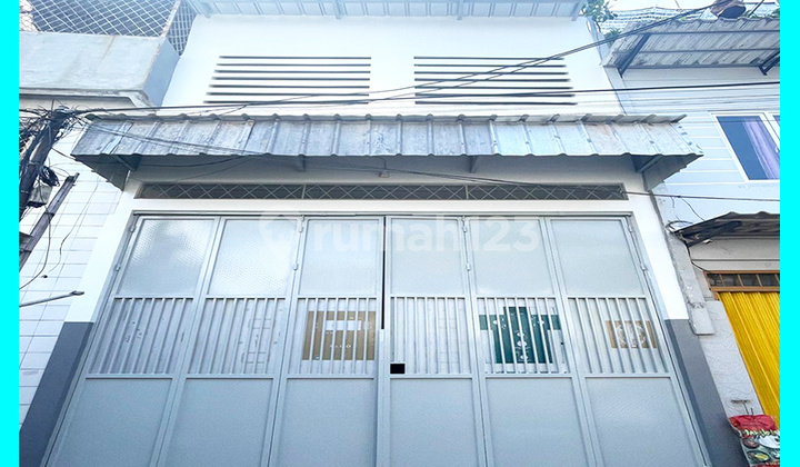 Chandra Rents a New 5X15m House in Jelambar. Chandra Rents a New 5X15m House in Jelambar.