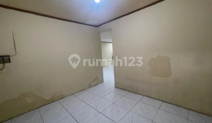 Chandra Rents a 7X18m House in Jelambar. 2