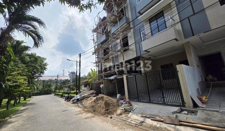 Chandra Rumah Baru Ukuran 4X13m Jalan Lebar di Duri Kepa 2